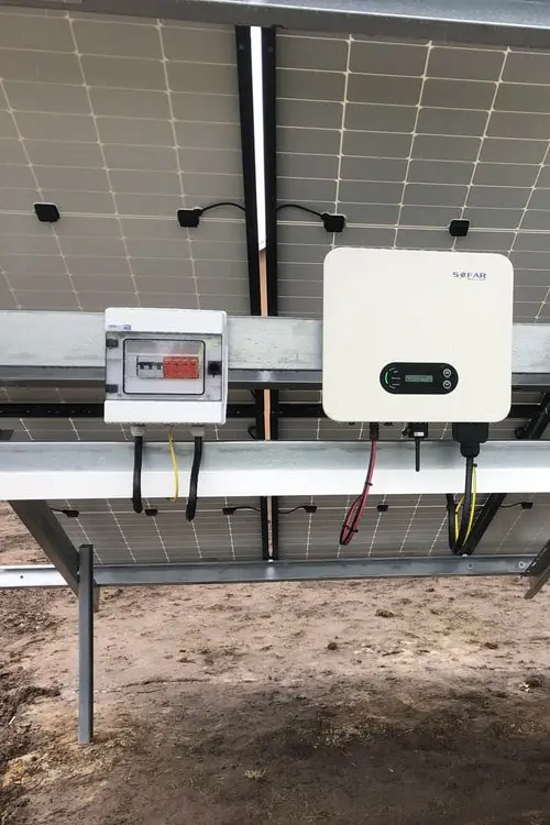 instalacja fotowoltaiczna na ziemi